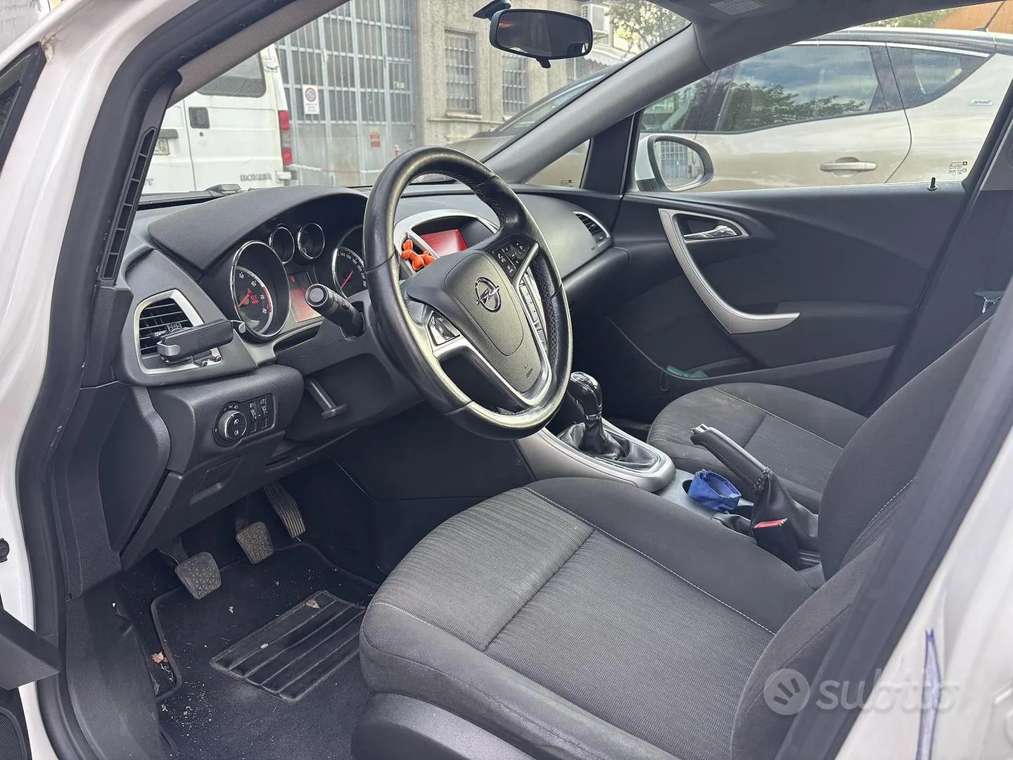 Opel Astra 2012 photo 5
