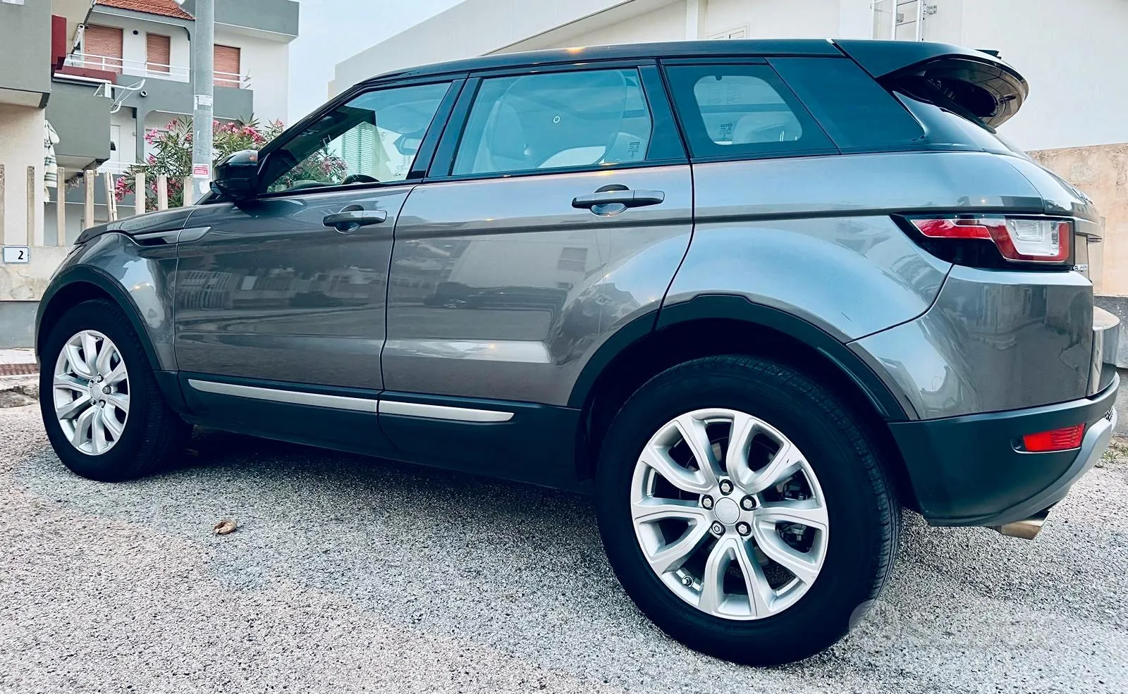 Land Rover Range Rover Evoque 2019 photo 3