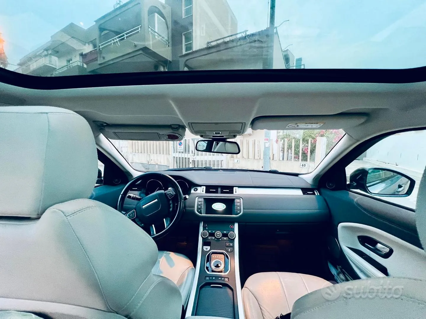 Land Rover Range Rover Evoque 2019 photo 4