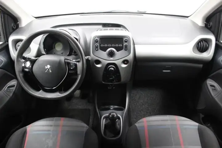 Peugeot 108 2015 photo 2