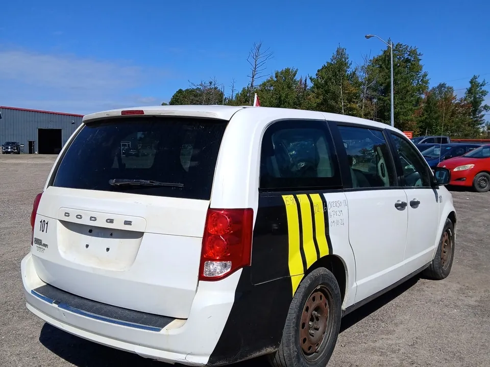 Dodge Grand Caravan 2018 photo 3