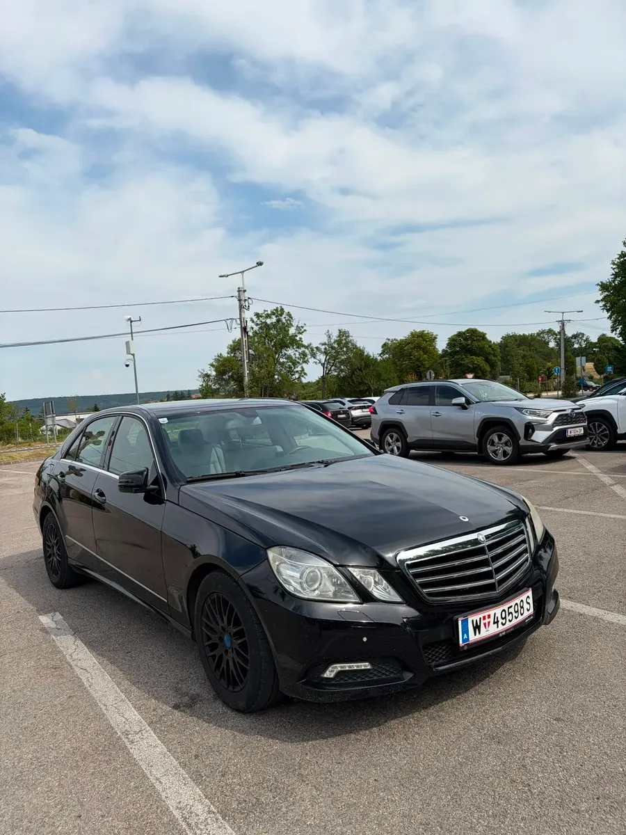 Mercedes-Benz E-Class 2009 photo 2