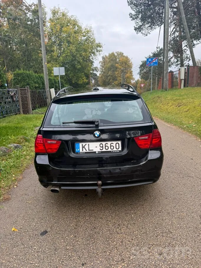 BMW 318 2009 photo 2