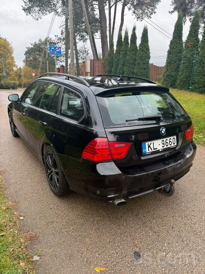 BMW 318 2009 photo 3