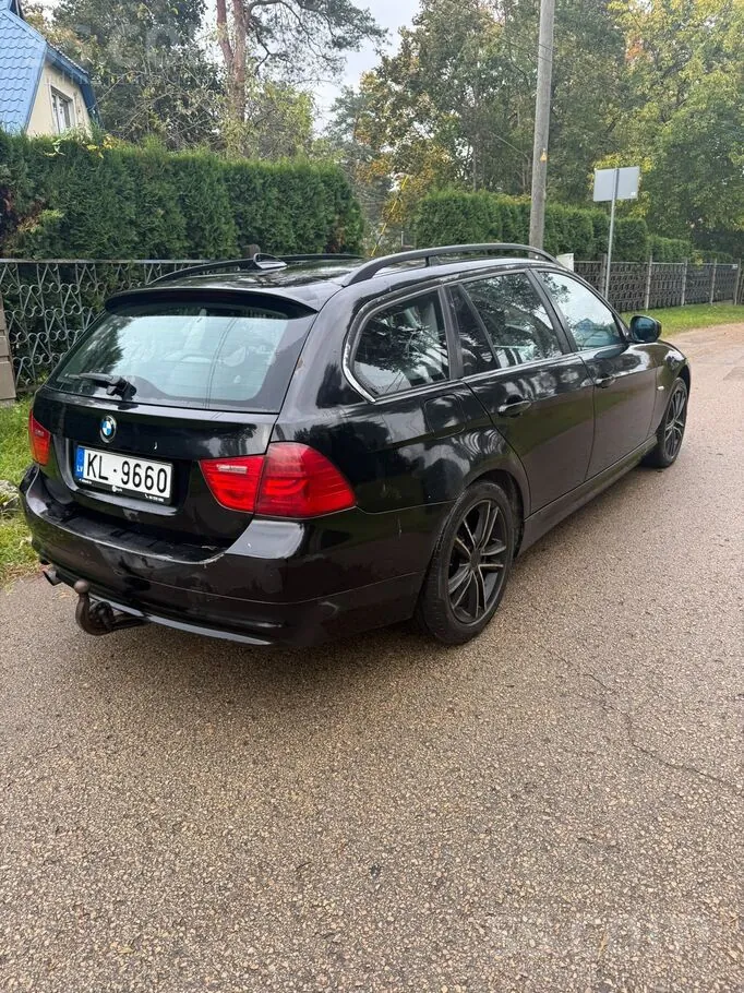 BMW 318 2009 photo 5