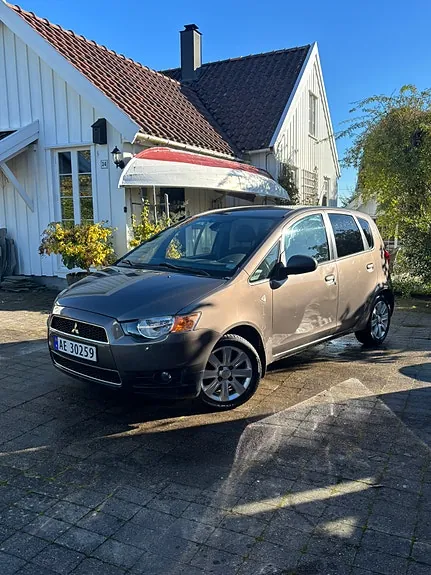 Mitsubishi Colt 2011 photo 2