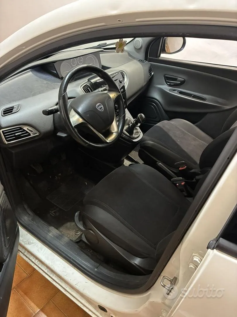 Lancia Y 2012 photo 4