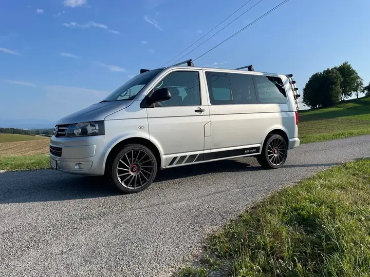 Volkswagen Multivan 2011 photo 3