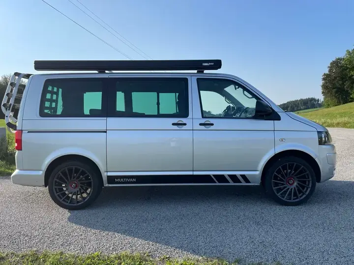 Volkswagen Multivan 2011 photo 2