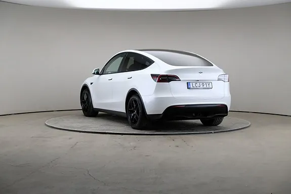 Tesla Model Y 2023 photo 2