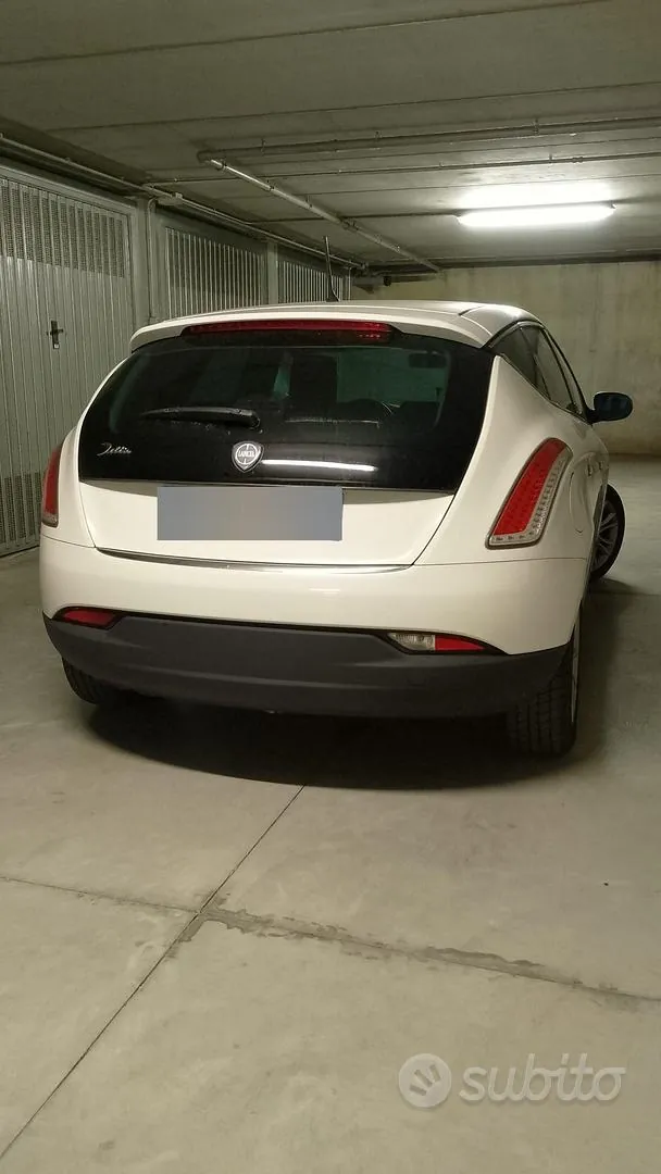 Lancia Delta 2010 photo 2