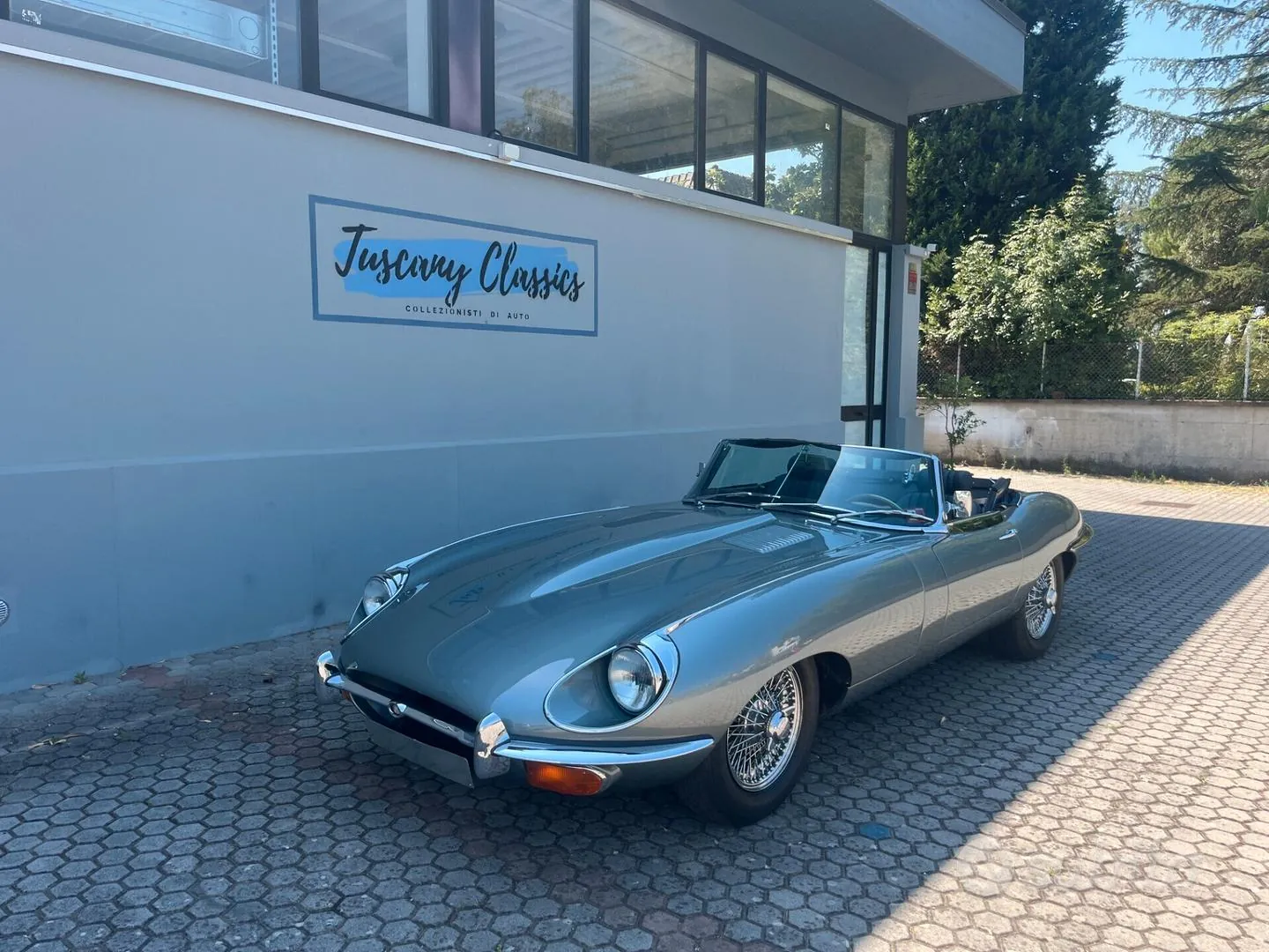 Jaguar E-Type 1969 photo 2