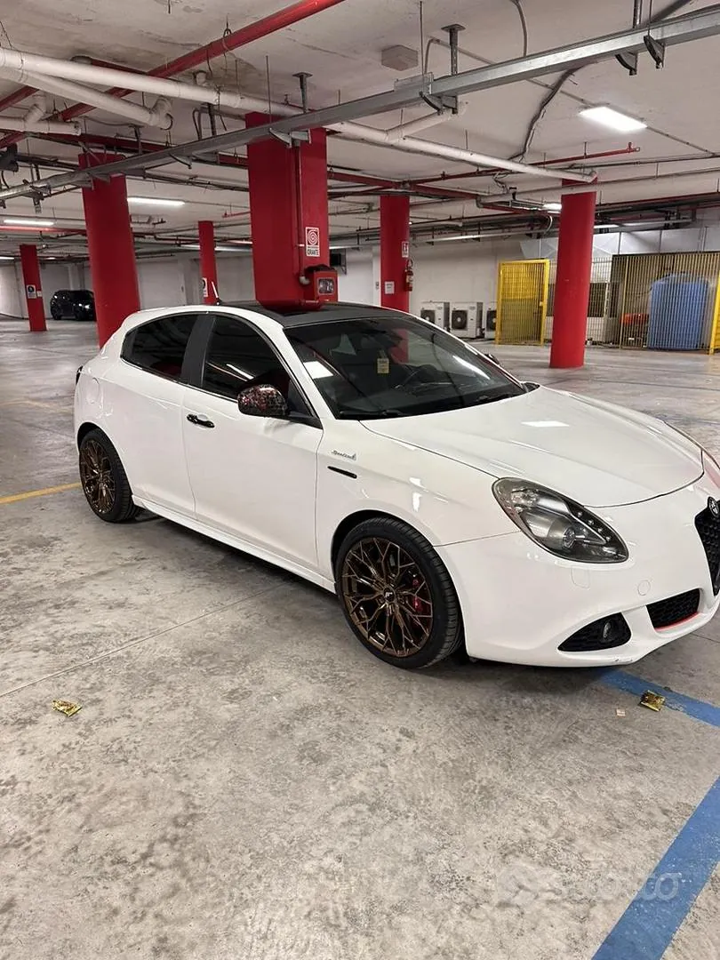 Alfa Romeo Giulietta 2013 photo 2