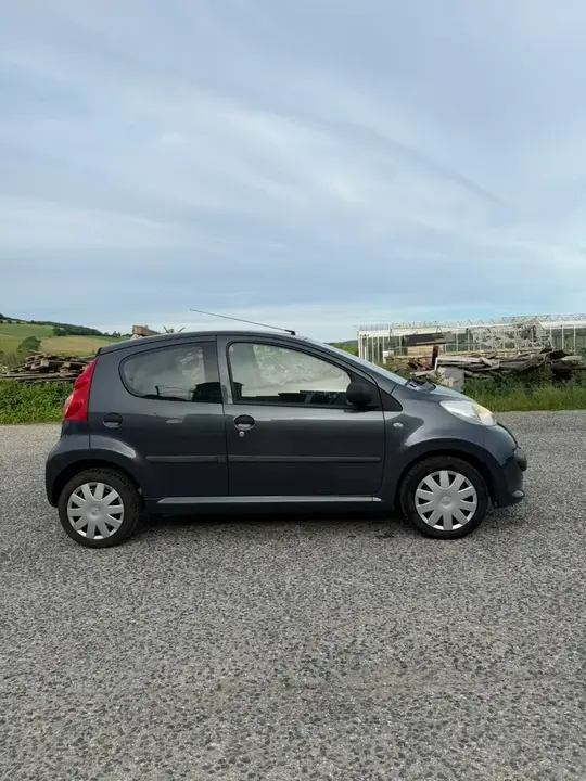 Peugeot 107 2009 photo 2