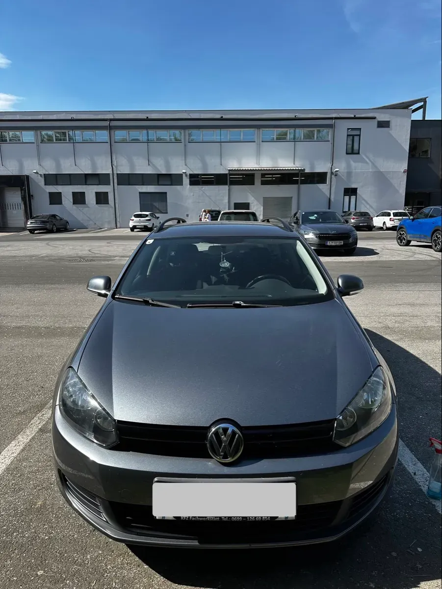 Volkswagen Golf 2010 photo 2
