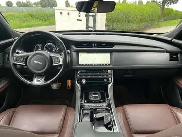 Jaguar Xf 2019 photo 2