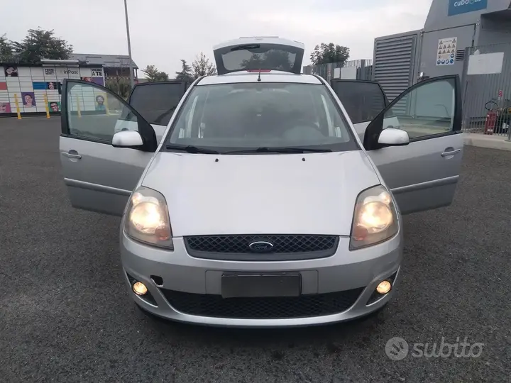 Ford Fiesta 2008 photo 2