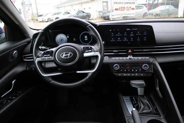 Hyundai Elantra 2024 photo 3