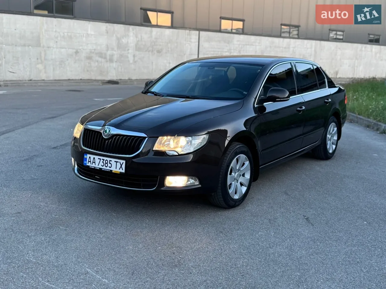 Skoda Superb 2012 photo 2