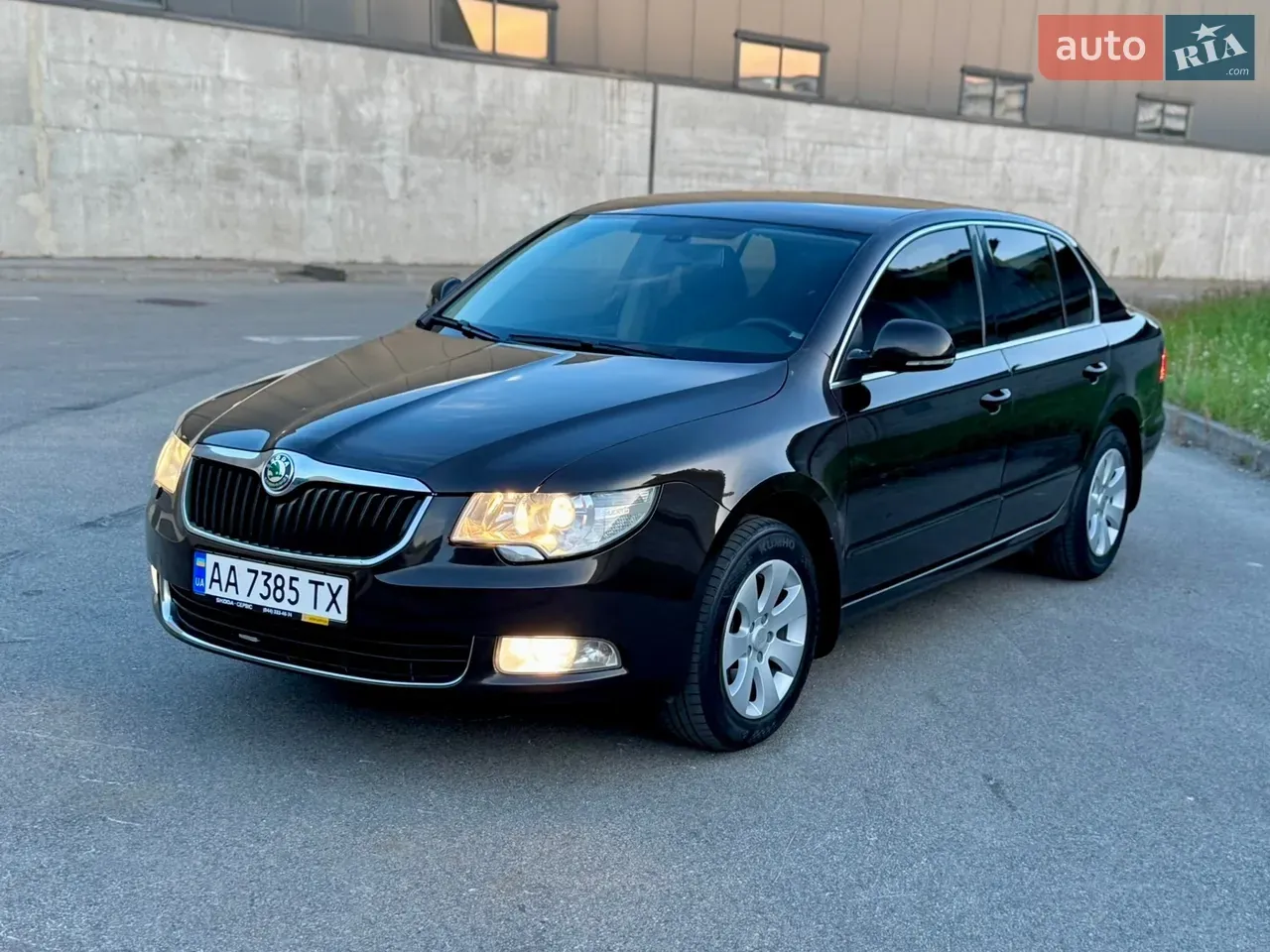 Skoda Superb 2012 photo 3