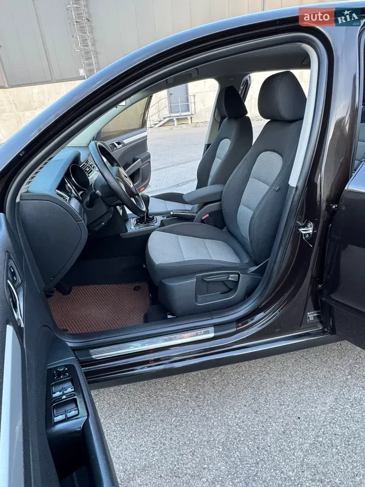 Skoda Superb 2012 photo 4