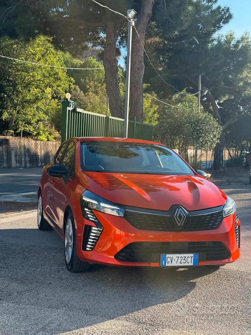 Renault Clio 2024 photo 2