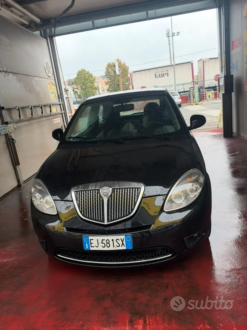 Lancia Ypsilon 2011 photo 2