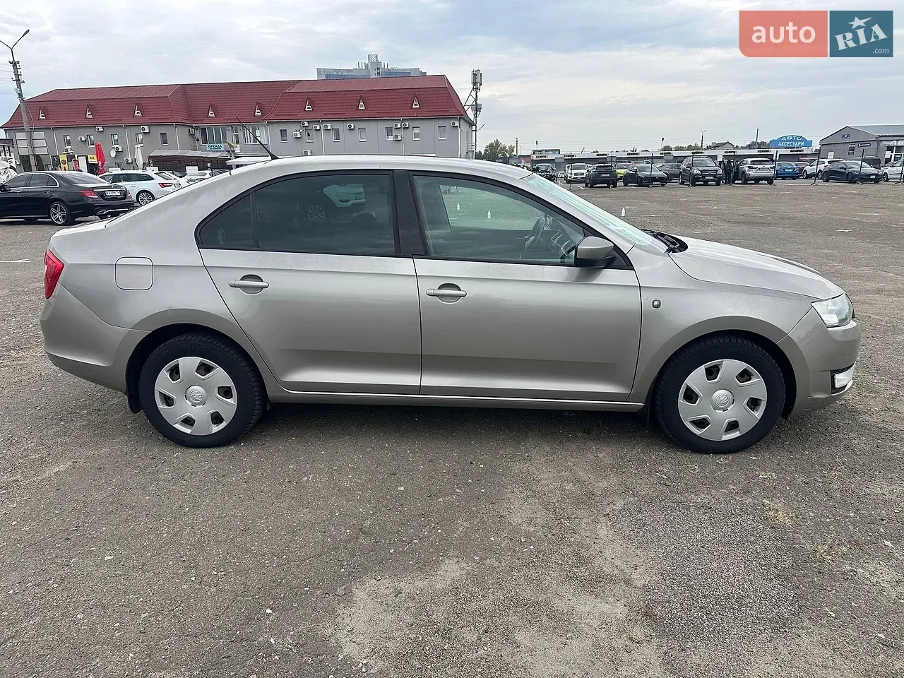 Skoda Rapid 2013 photo 5
