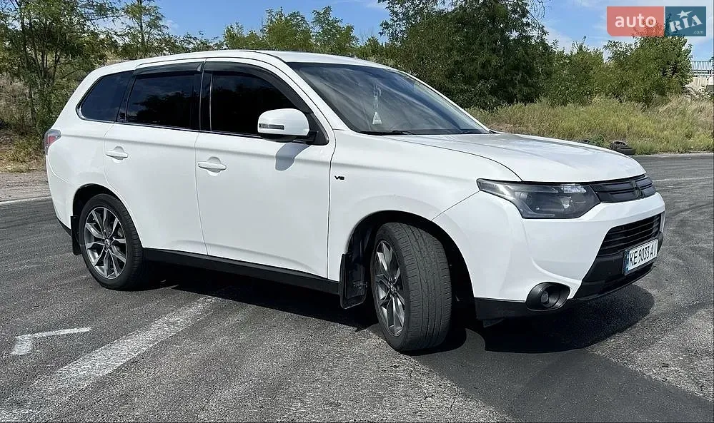 Mitsubishi Outlander 2013 photo 3