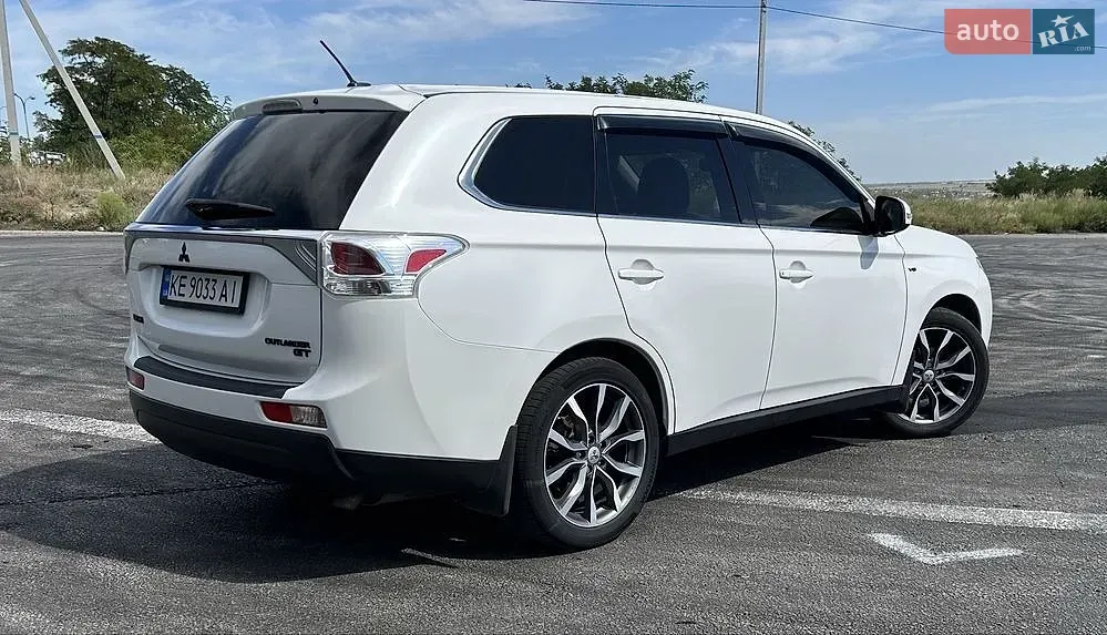 Mitsubishi Outlander 2013 photo 4