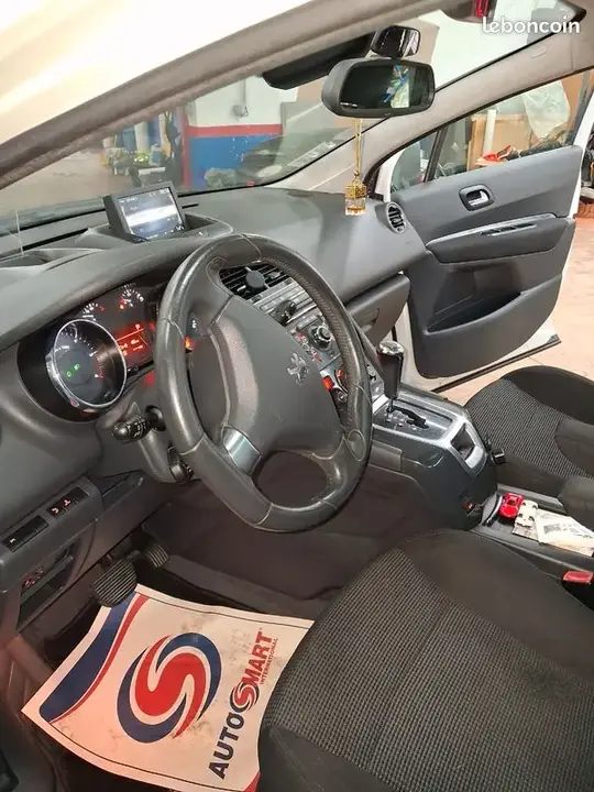 Peugeot 5008 2010 photo 3