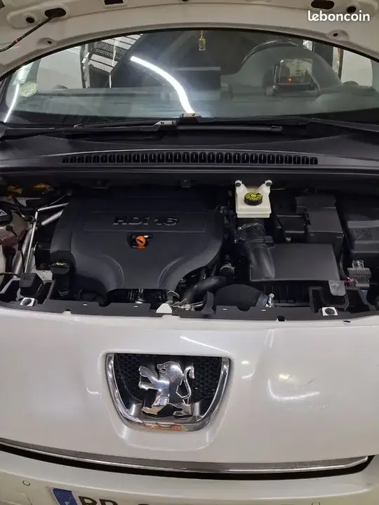 Peugeot 5008 2010 photo 2