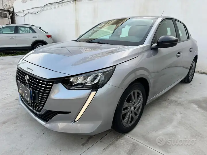 Peugeot 208 2021 photo 3