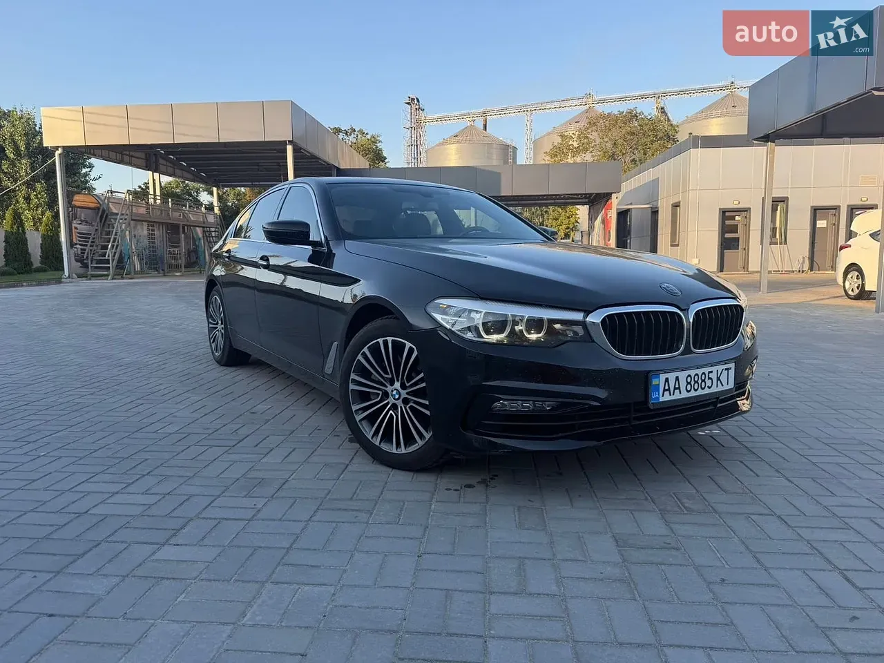 BMW 5 Series 2017 photo 2