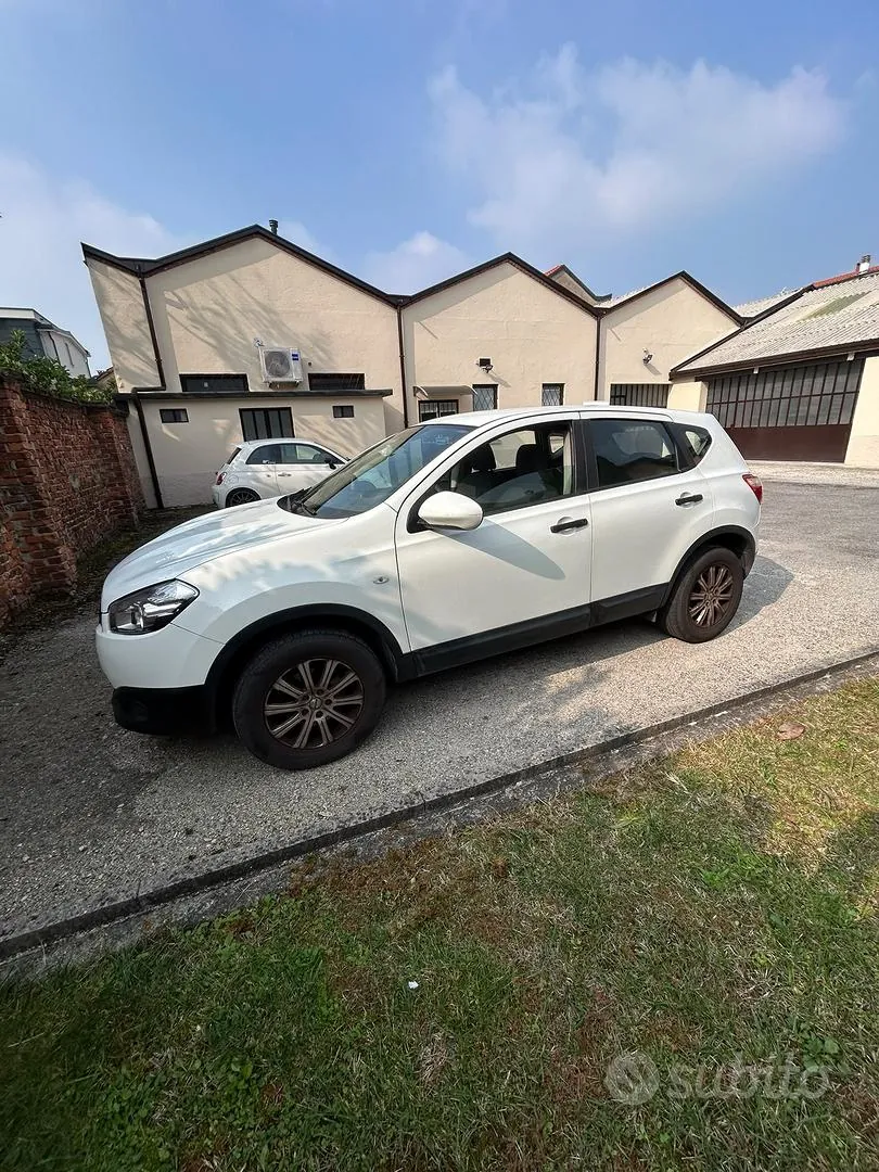 Nissan Qashqai 2012 photo 2