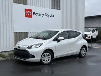 Toyota Aqua 2023 photo 2