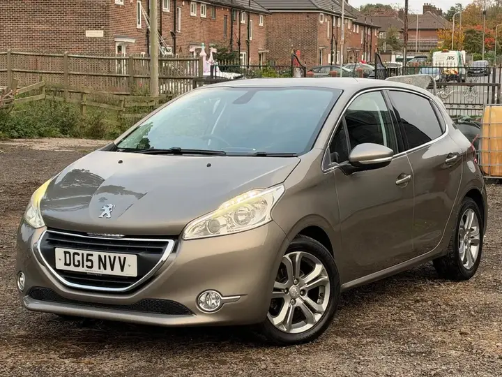 Peugeot 208 2015 photo 3