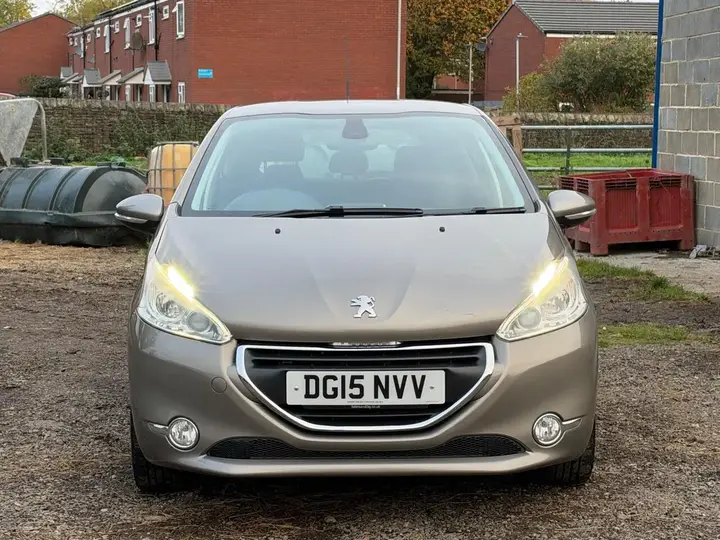Peugeot 208 2015 photo 5