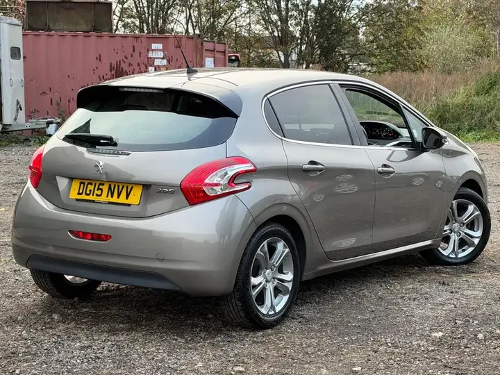 Peugeot 208 2015 photo 4