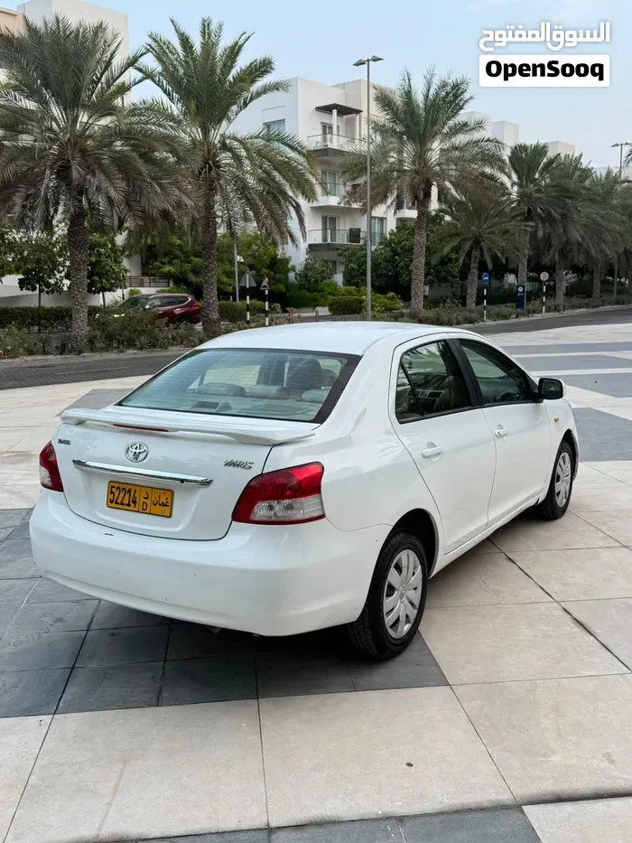 Toyota Yaris 2013 photo 3