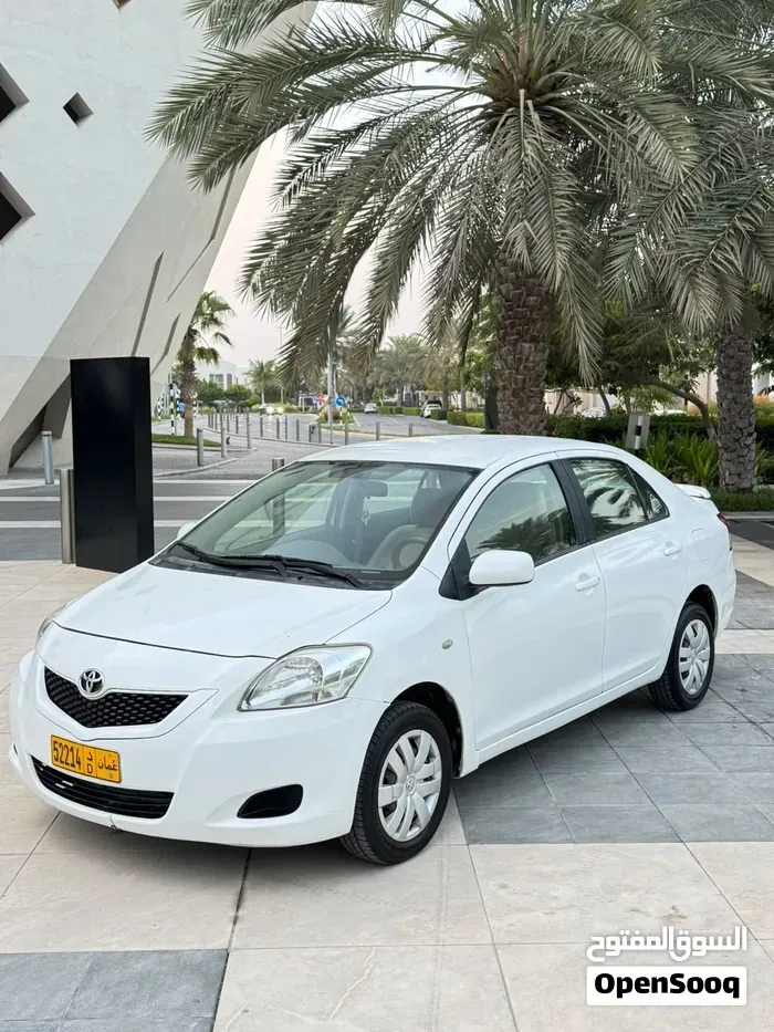 Toyota Yaris 2013 photo 2