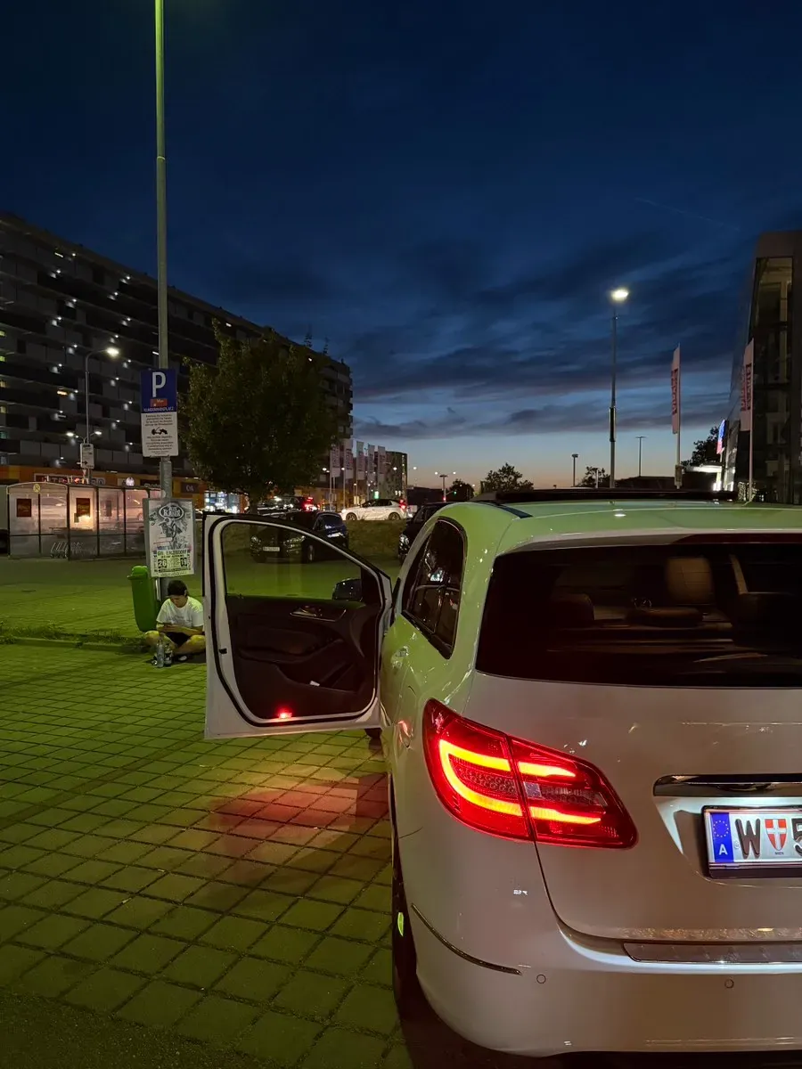Mercedes-Benz B-Class 2012 photo 3