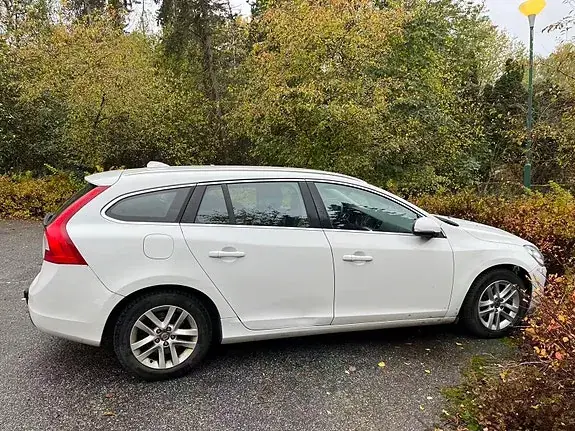 Volvo V60 2013 photo 2