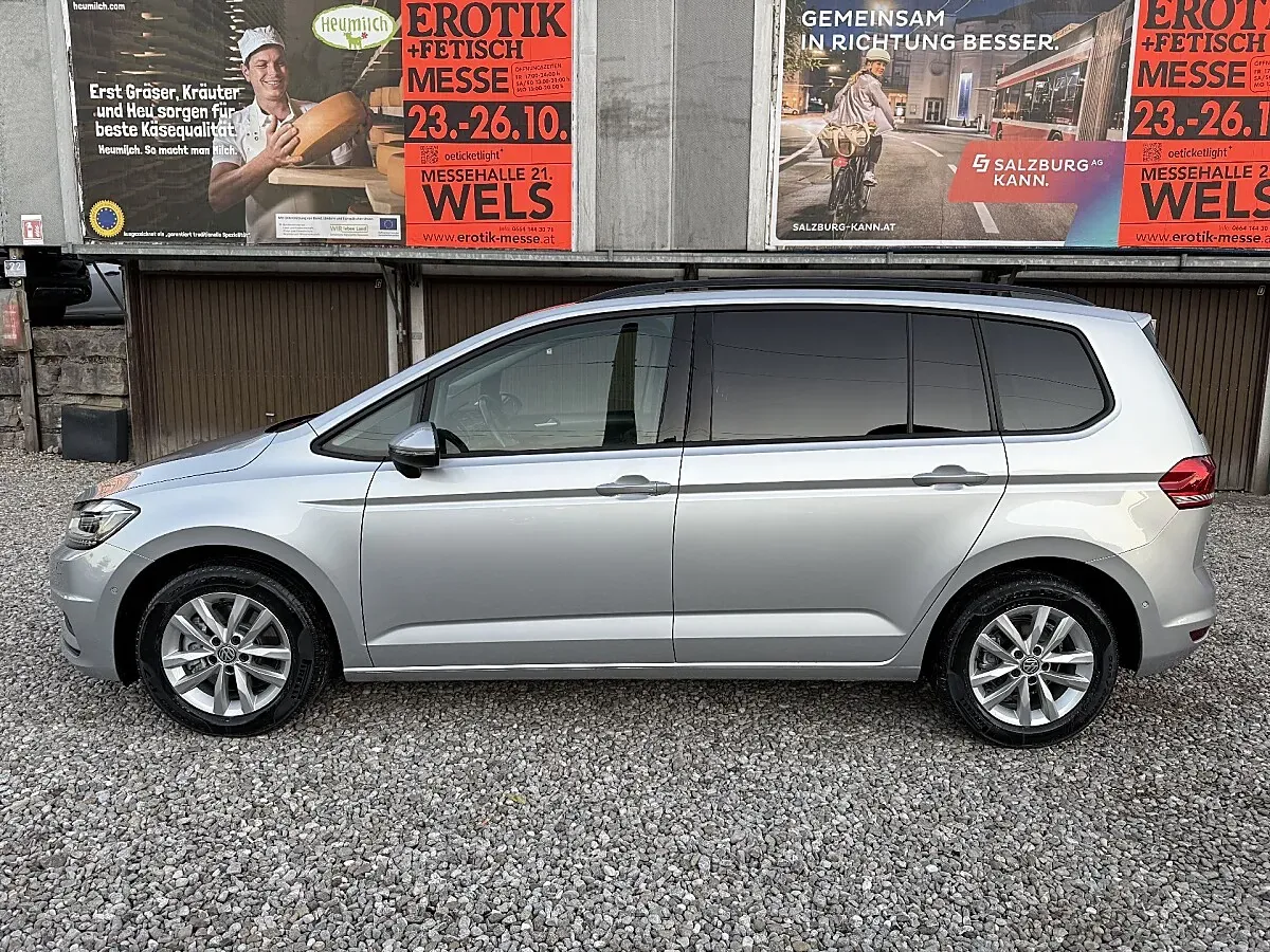 Volkswagen Touran 2017 photo 2