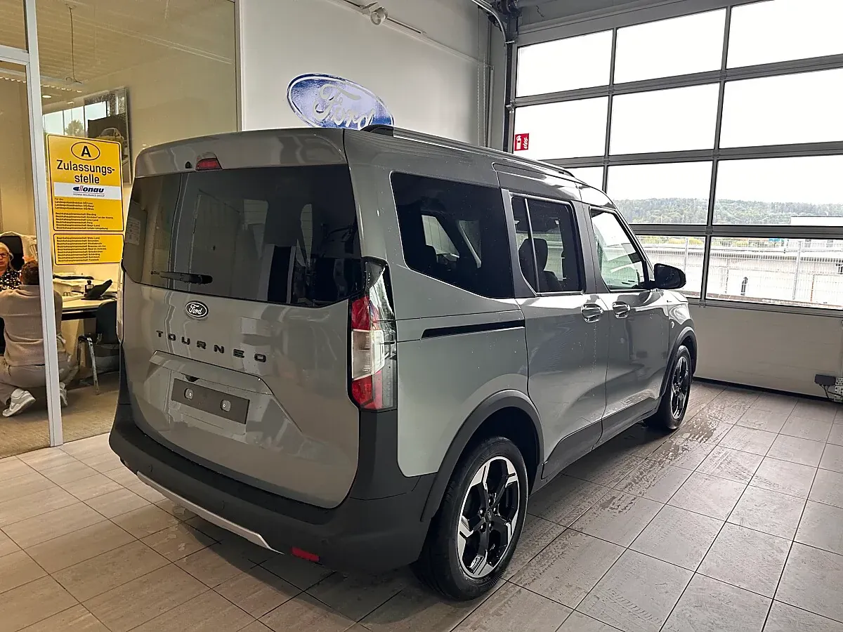 Ford Tourneo Courier photo 2