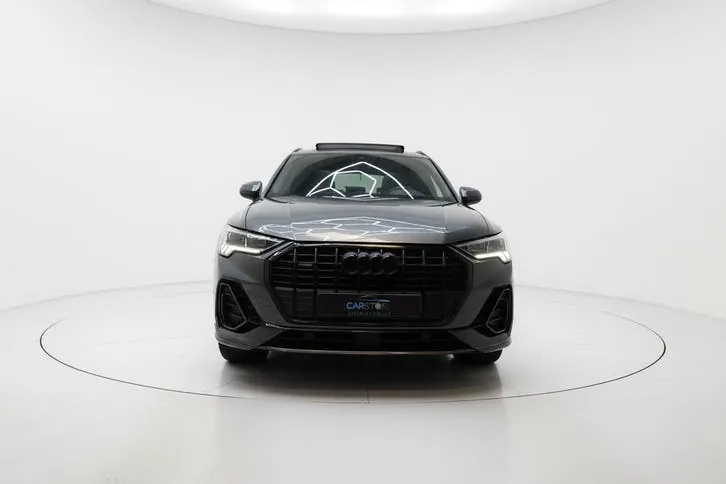 Audi Q3 2019 photo 2