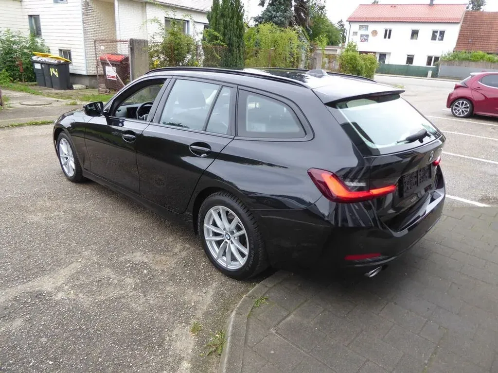 BMW 3 Series 2022 photo 3