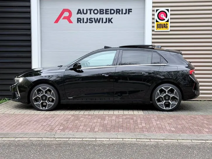 Opel Astra 2022 photo 2