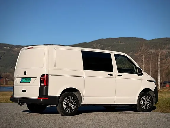 Volkswagen Transporter 2022 photo 2