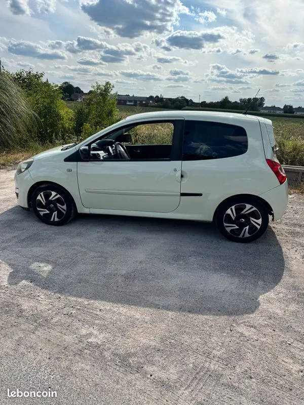 Renault Twingo 2012 photo 2